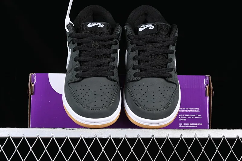 All categories Nk SB Dunk series Nk SB Dunk Low low-top sneakers F version Nk SB Dunk Low Pro ISO raw rubber black and white Dunk series retro low-top casual sports skateboard shoes CD2563-001